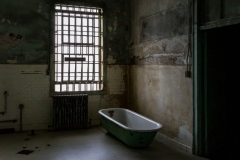 107_02_Empty-Bath